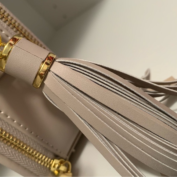 Joy & Iman RFID Crossbody Bag - Picture 13 of 16